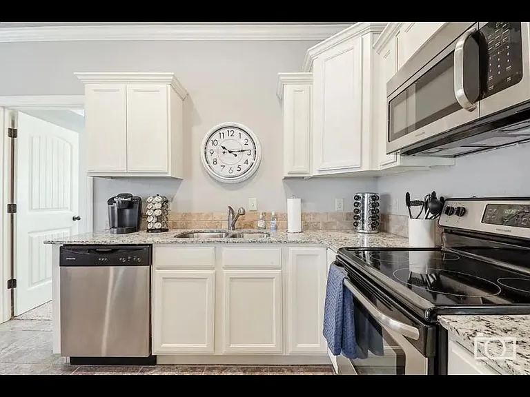 2670 N Barcelona Ave — Photo 10