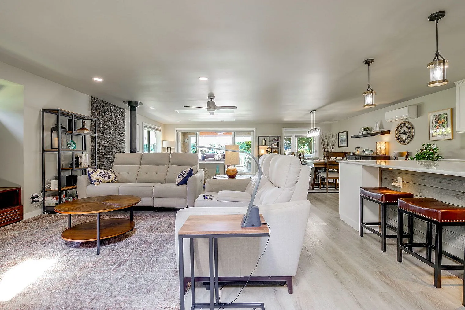 3 bed, 2.0 bath, 1991 sqft, $4,406 — Photo 4
