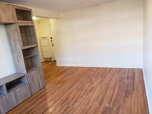 Rented by RealTegrity NY LLC | media 14