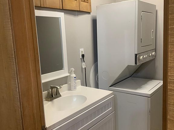 2nd image of 15015 Sylvan St #2