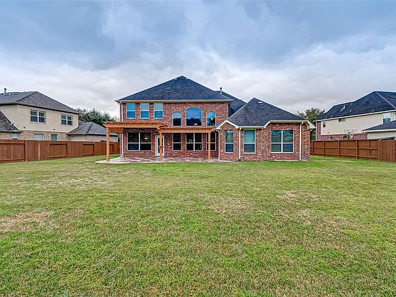 The lush green lawn is waiting for all your landscaping ideas. Plenty of space for a swing set and for children and pets to play!