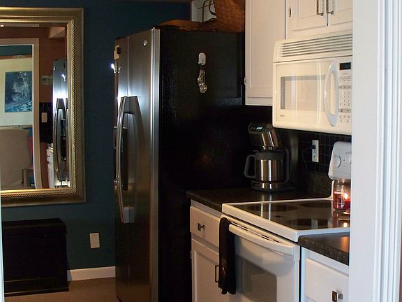 Kitchen pantry entry
