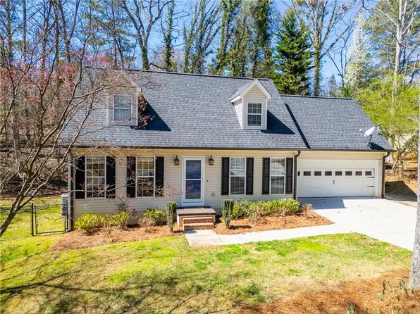 3710 Newport Dr, Gainesville, GA 30506