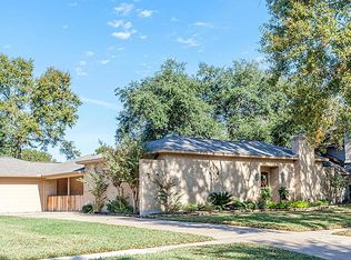 15815 Crestbrook Dr, Houston, TX 77059