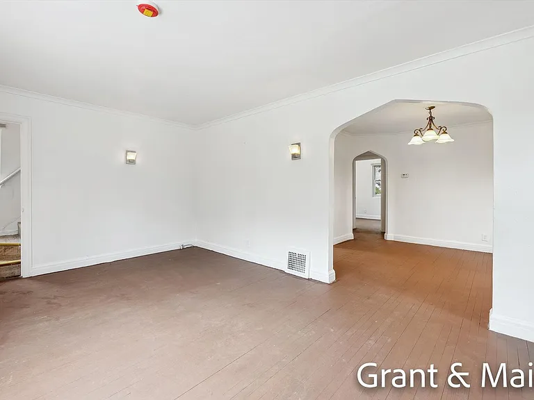 19250 Charest St — Photo 3