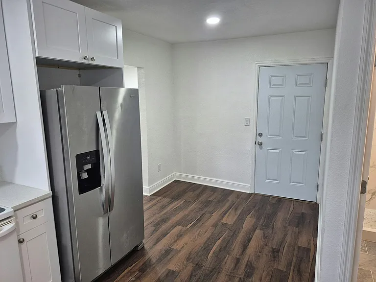 1402 E Bougainvillea Ave — Photo 4