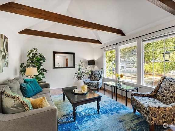 5th image of 4221 Glen Terra Dr SE