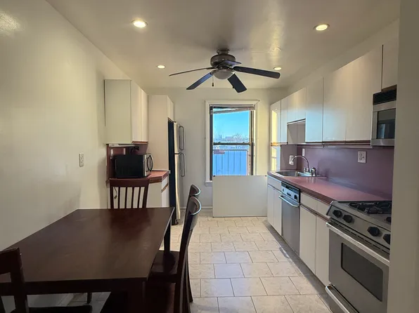 418 Main Street image 1 of 7