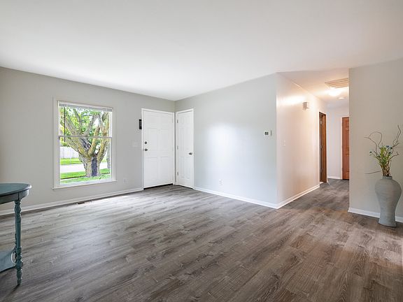 2nd image of 817 Sunnydale Blvd