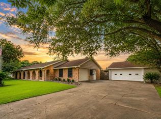 327 Maple Dr, Hitchcock, TX 77563