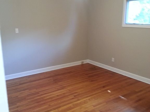 3rd image of 1111 Woodlawn St
