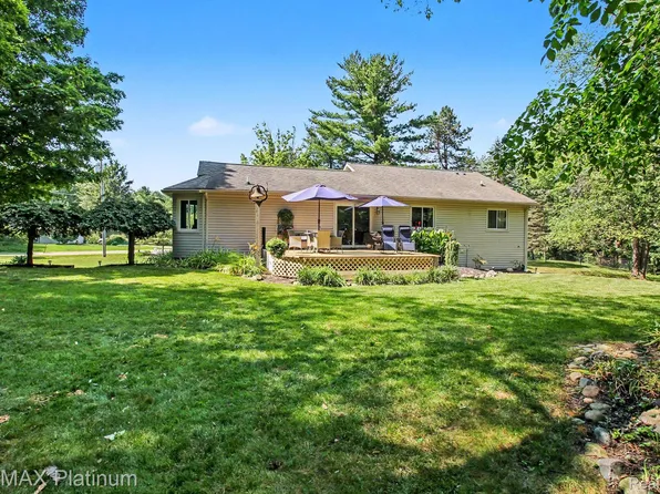 6317 Kevin Dr, Brighton, MI 48116