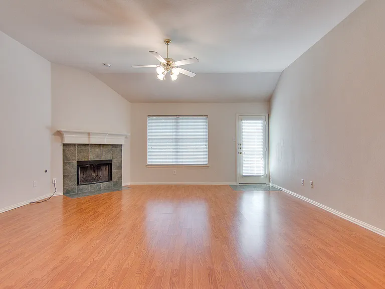 1133 Hillwood Dr — Photo 14