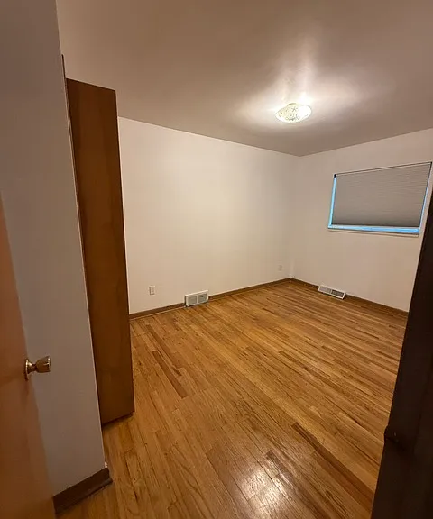 8609 Potomac Ave — Photo 15