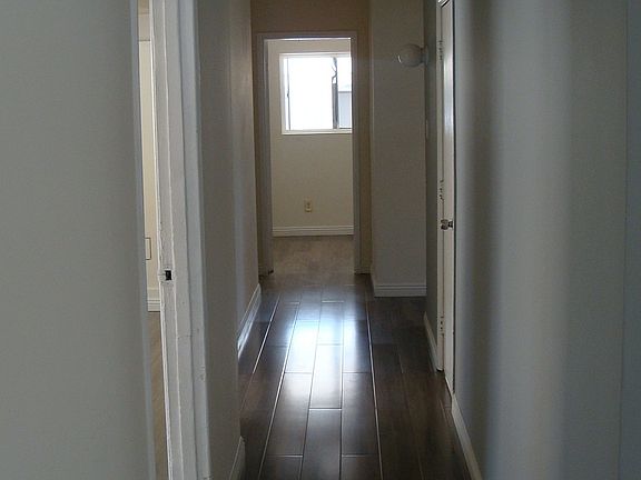 5th image of 1100 1/2 W Florence Ave