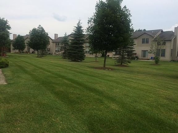 4th image of 167 Stratford Ln #1