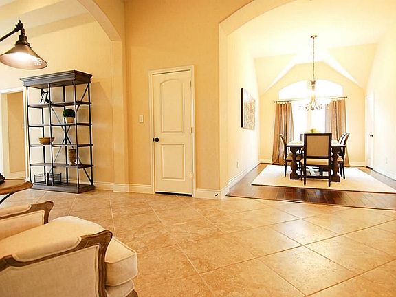 4th image of 2020 Sunset Springs Dr