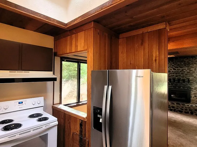 1327 Toledo St — Photo 18