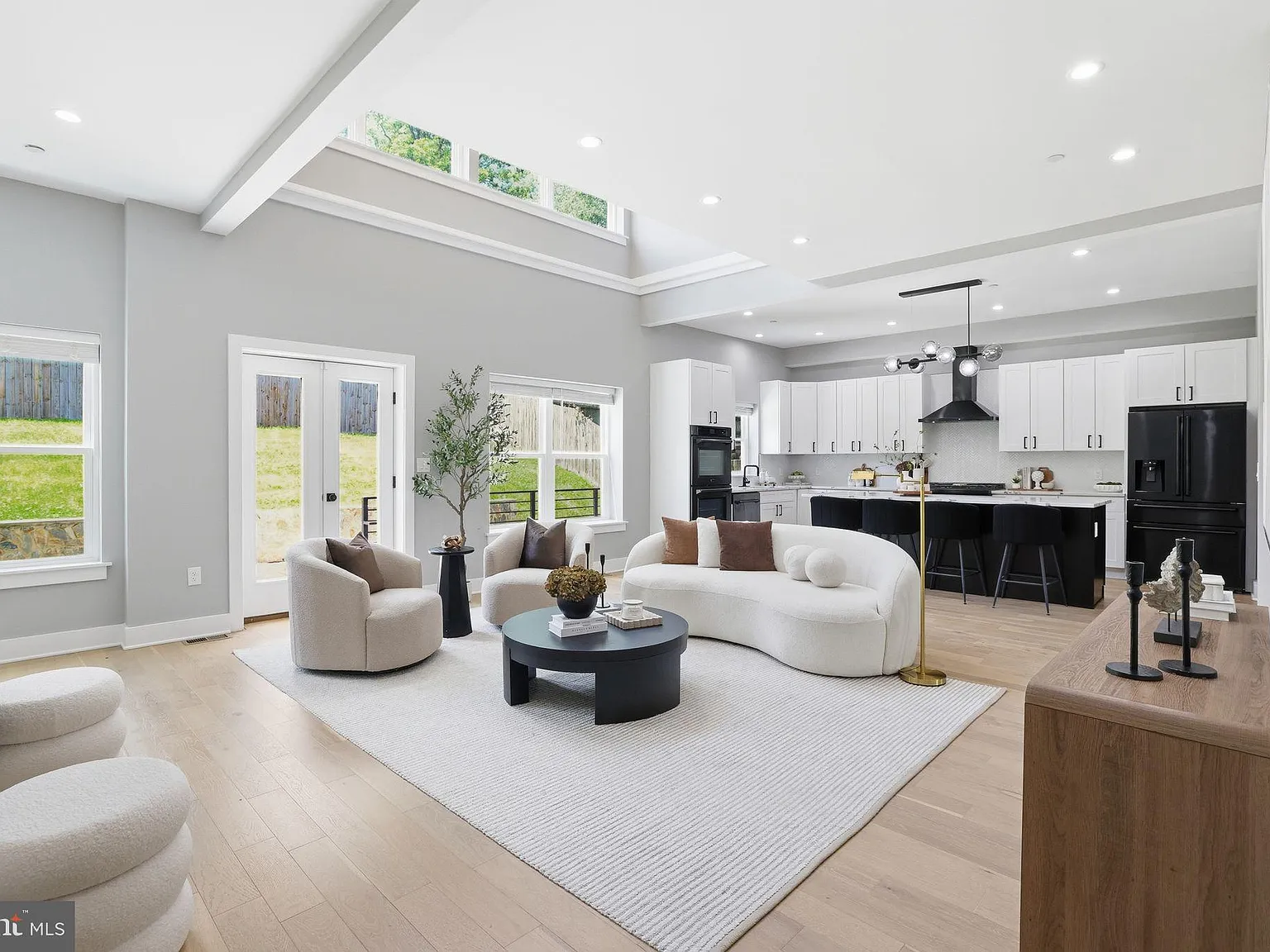 6 bed, 4172 sqft, $11,000 — Photo 4