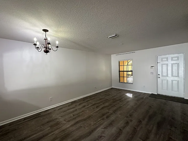 910 Luminary Cir — Photo 6