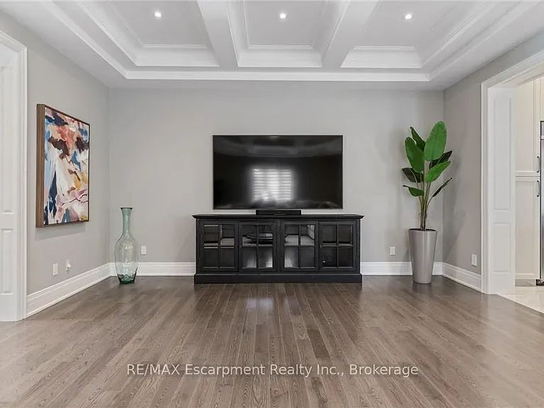 81 Brock St — Photo 17