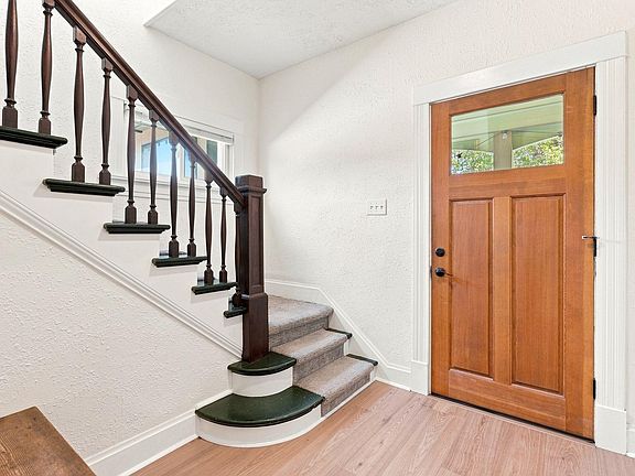 4th image of 1039 W 11th Ave