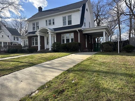 2nd image of 122 Bellevue Ave
