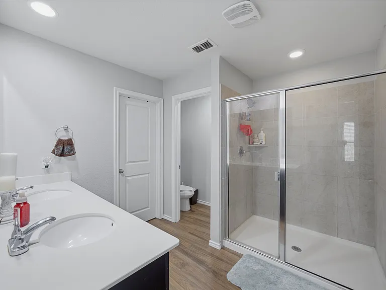 420 Milverton Dr — Photo 18