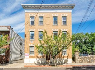 84 Pine St APT 2R, Montclair, NJ 07042