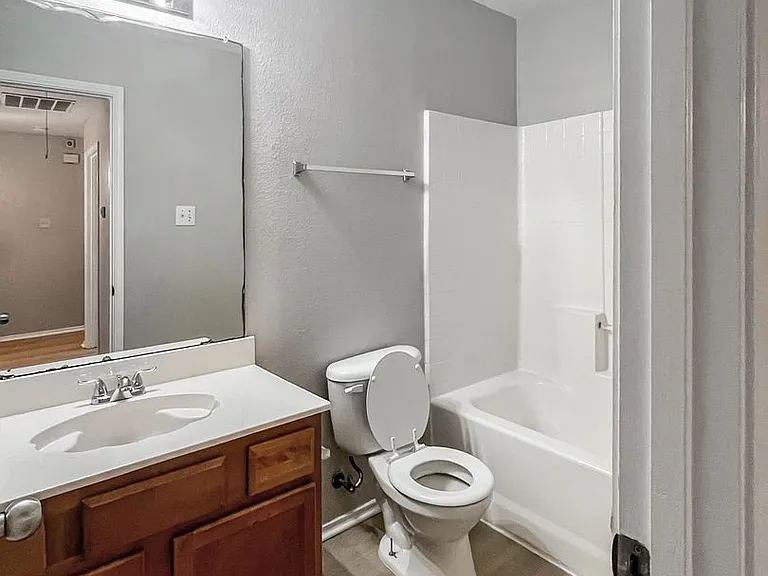 2325 Kingsway Dr — Photo 8