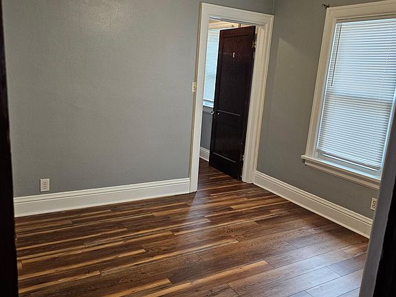 4th image of 727 W Corrington Ave