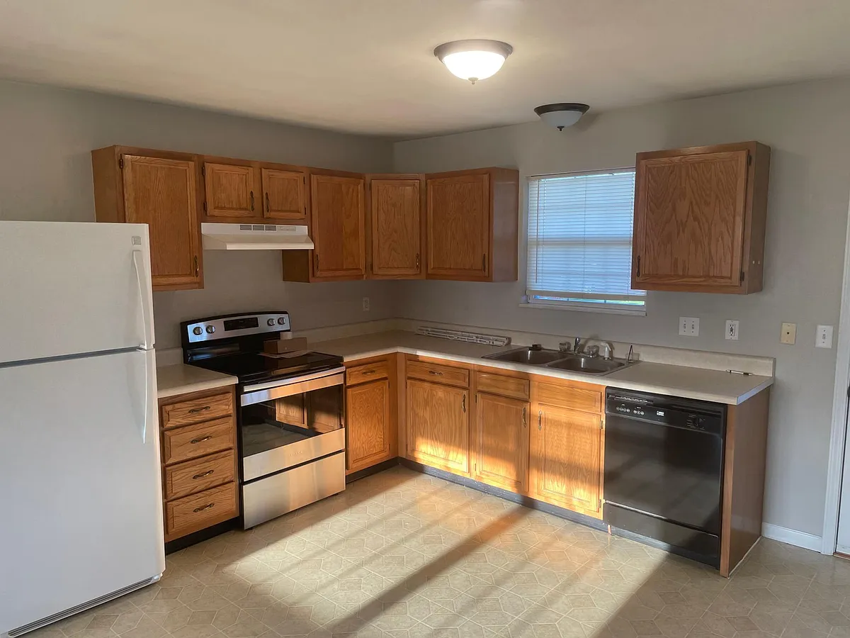 Building Photo - 713 Brittany Ct #2