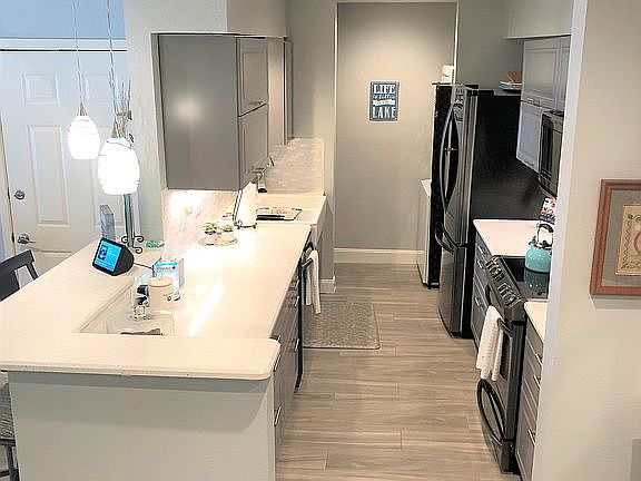 Quartz countertops/farm sink