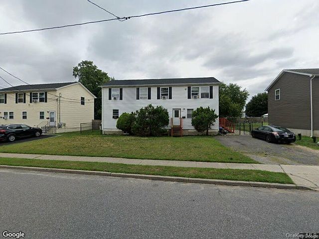 1st image of 806 Bayview Ave