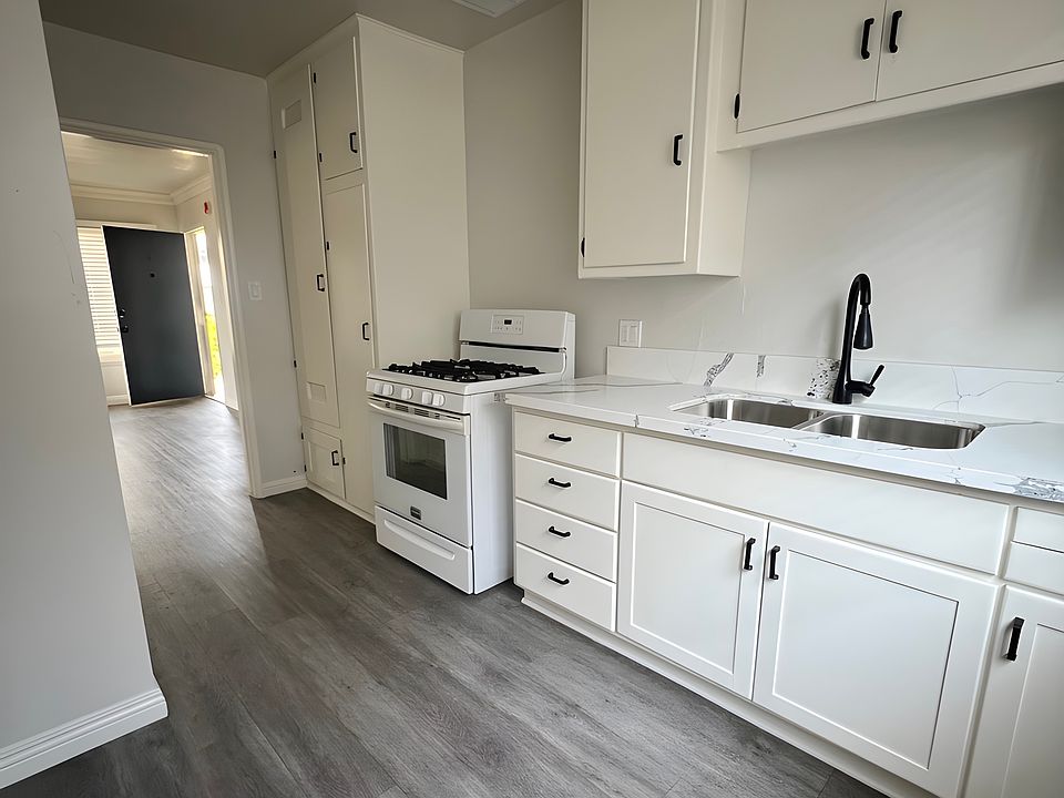 2nd image of 6732 West Blvd #4