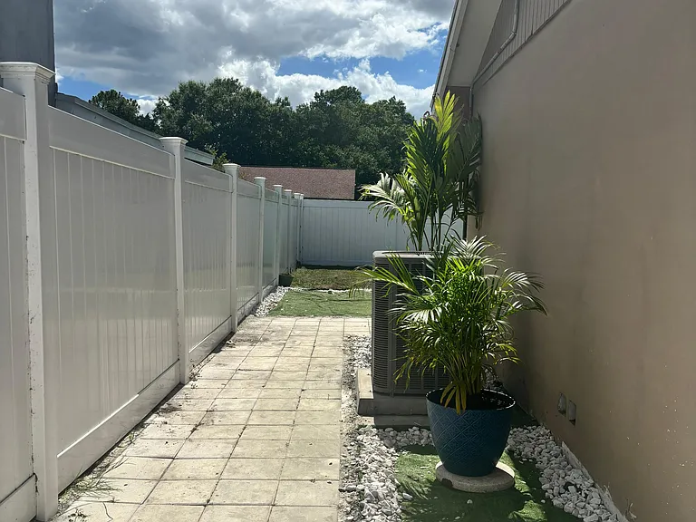 818 E Flag Ln — Photo 17