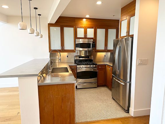 4th image of 321 Langton St Unit 11