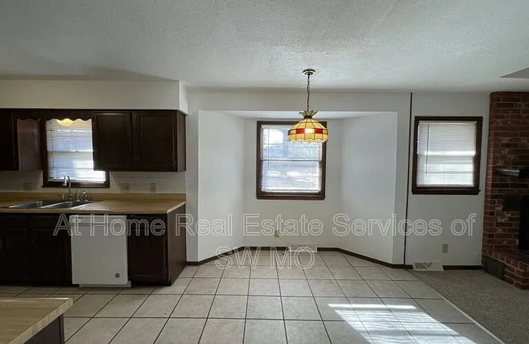 1316 E Lakewood St — Photo 4