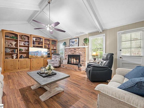 4th image of 103 Hollymont Ct