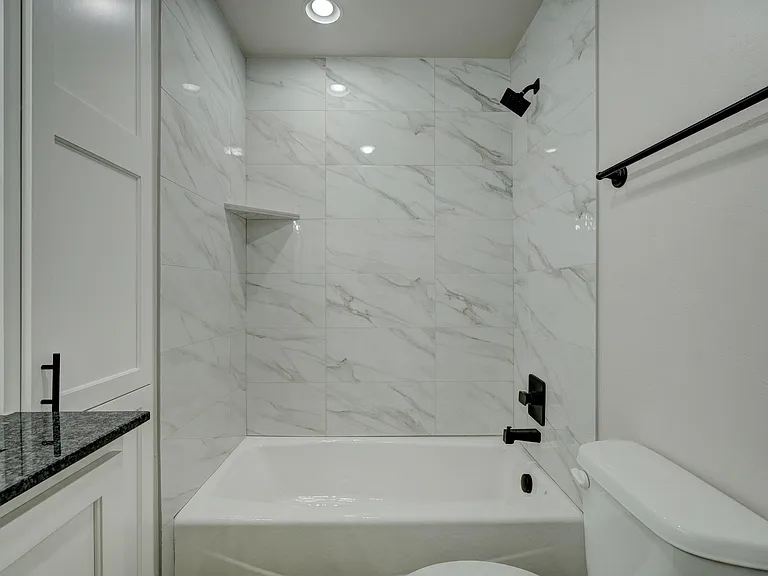 213 W Thatcher St — Photo 19