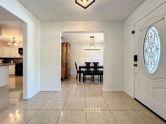 3rd image of 108 Sweetbay Ln