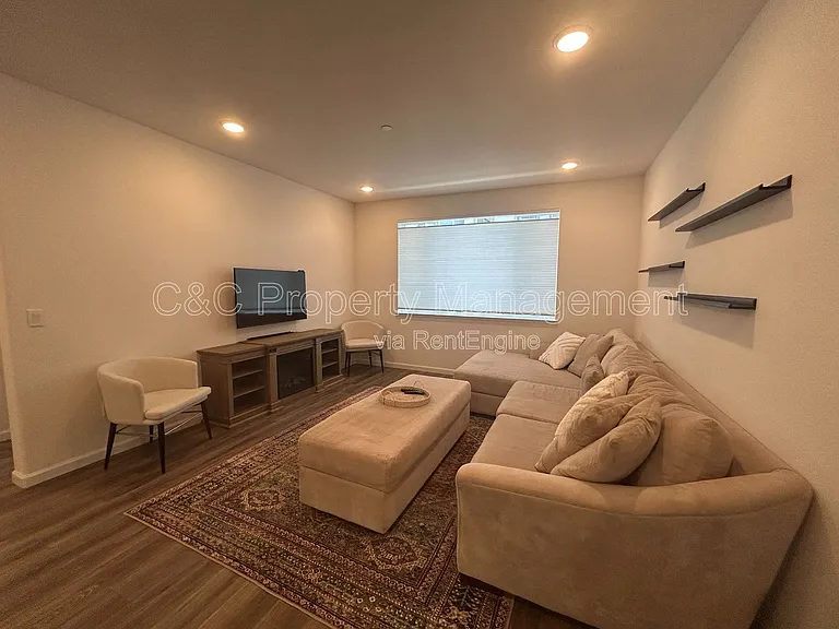 360 Pear Tree Ter #E — Photo 8