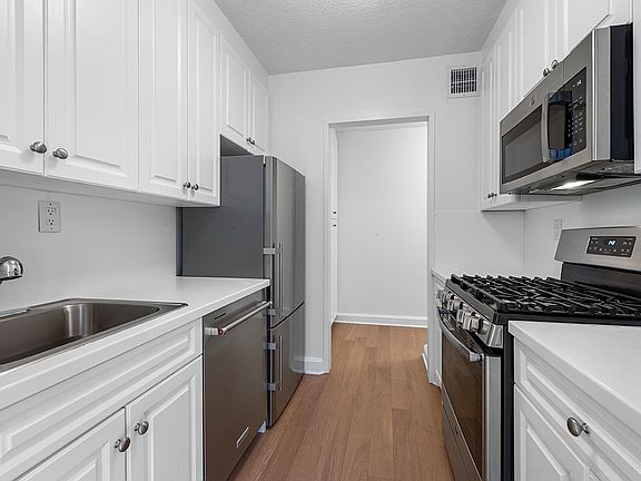 5th image of 254 E 68th St APT 5F