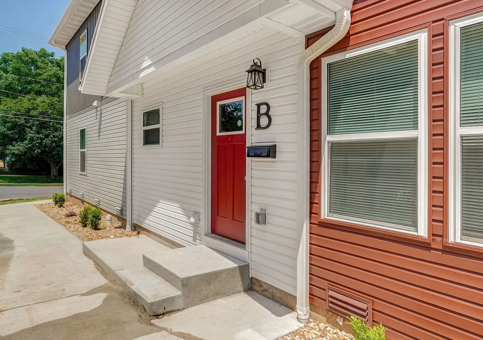 Elm 1320 — Photo 2