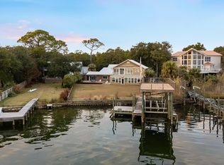 27 Old Ferry Rd, Shalimar, FL 32579