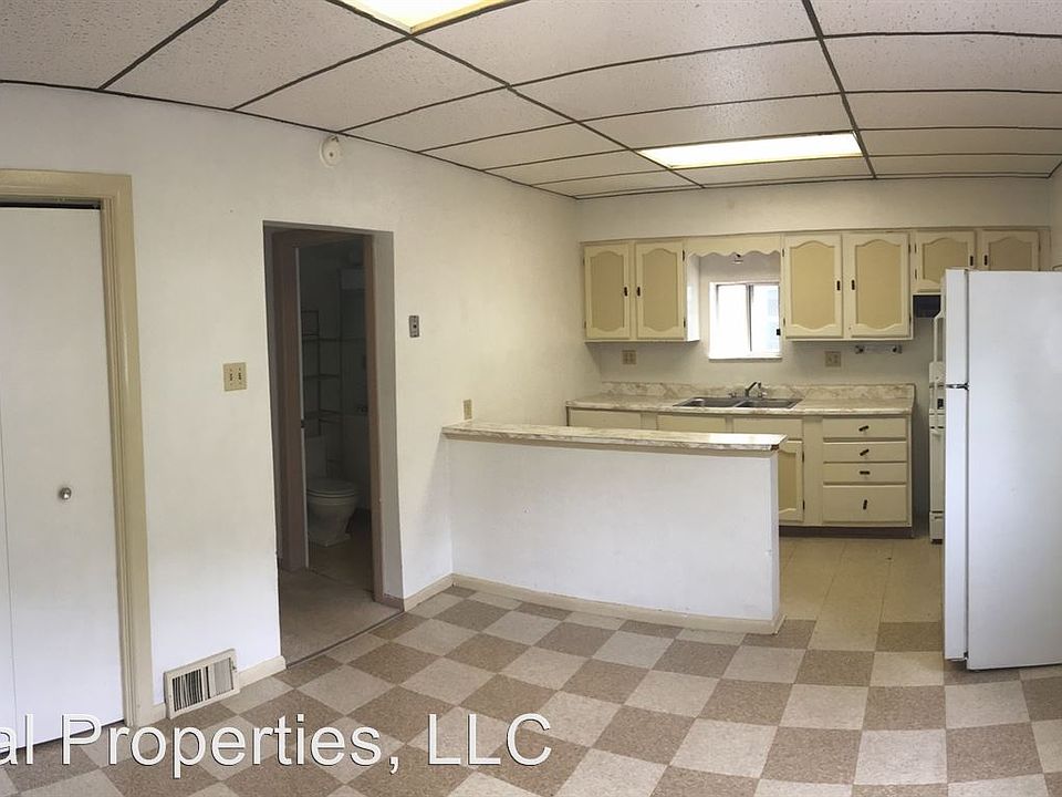 1st image of 825 Evergreen Ave #2