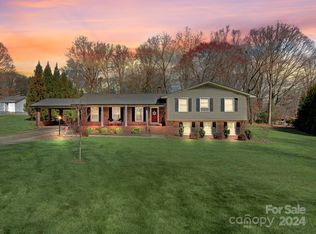 215 6th St NE, Conover, NC 28613