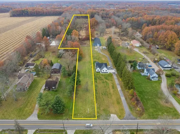 27259 Cook Rd, Olmsted Falls, OH 44138