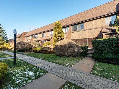 42 Chestnut Hl, Roslyn, NY, 11576