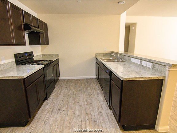 5th image of 2008 Oakwood Forest Dr